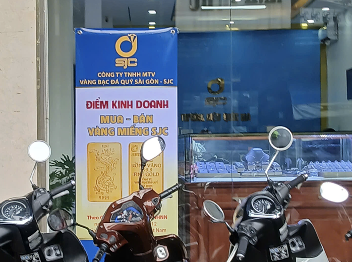 Giá vàng chiều 8-6 “ổn định”, ngân hàng đồng loạt cảnh báo thủ đoạn lừa đảo tinh vi - Ảnh 3.