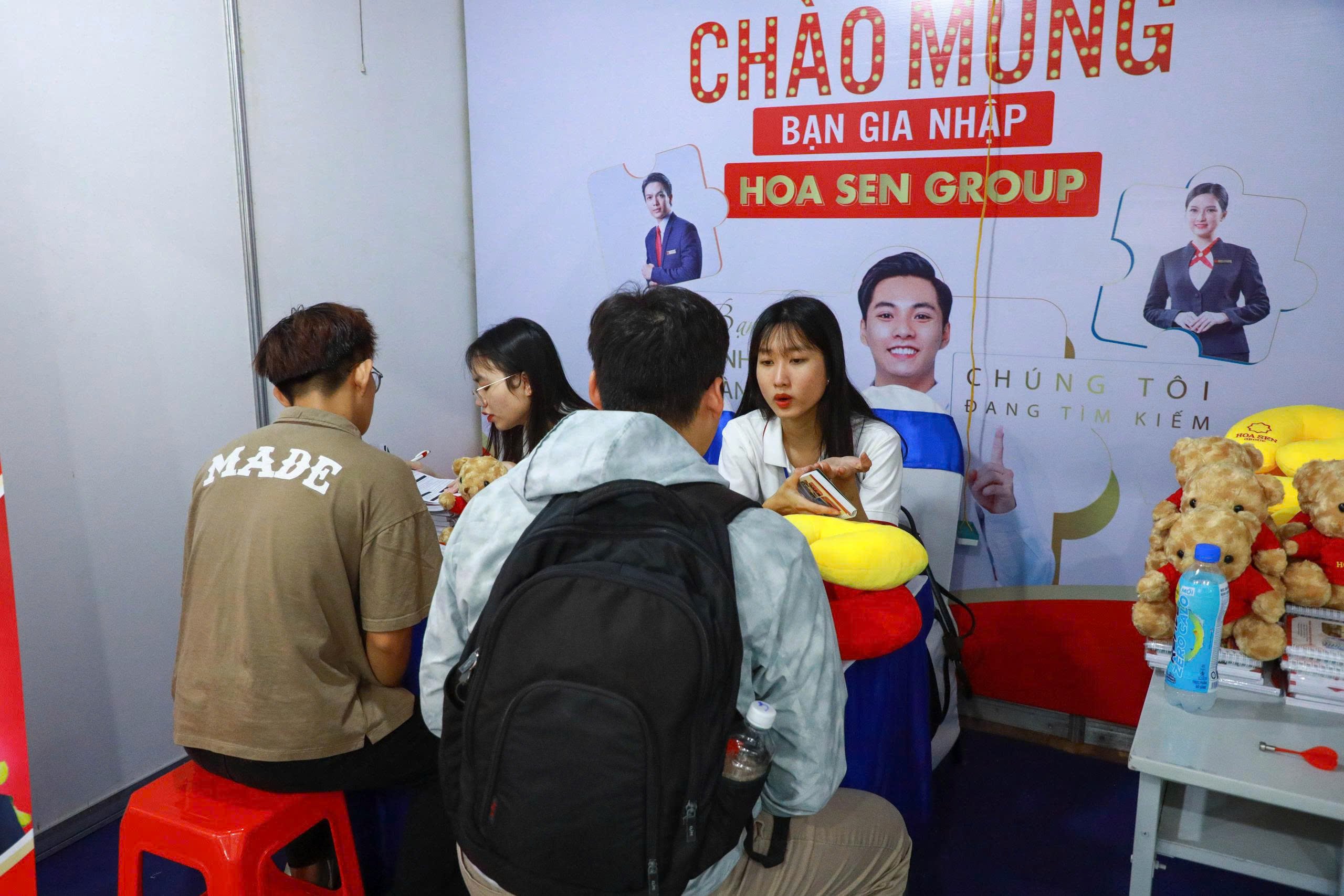 Một trường đại học có sinh viên 