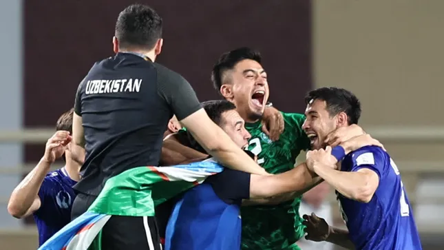 ការឈ្នះសំបុត្រទៅប្រកួត World Cup កីឡាករ Uzbekistan ទទួលបានមេដាយ និងរថយន្តរូបថត 1