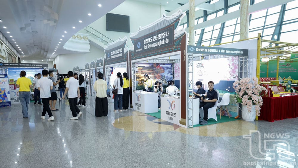 Không gian trưng bày các sản phẩm của tỉnh Gyeongsangbuk-do và tỉnh Thái Nguyên là hoạt động bên lề nhân kỷ niệm 20 năm ký kết hợp tác cấp địa phương giữa 2 tỉnh (21/02/2005 - 21/02/2025).