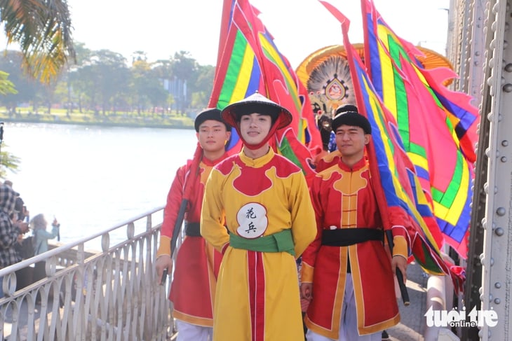 CỔ PHỤC - Ảnh 3.