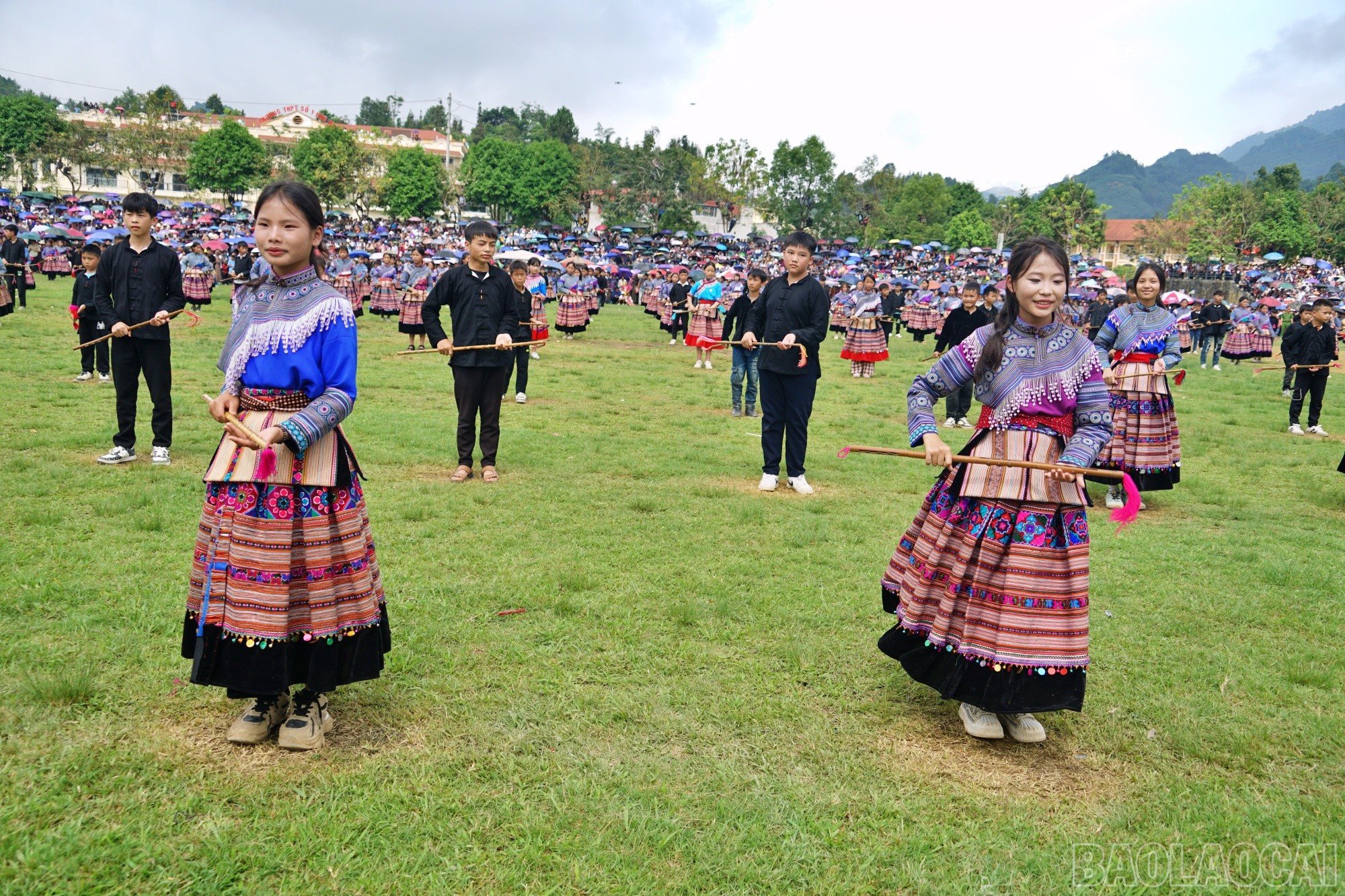 baolaocai-br_dong-nguoi-4.jpg