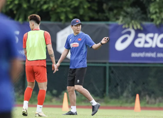 Trung vệ Thành Chung hé lộ điều có thể là khó khăn của đội tuyển Việt Nam trước Malaysia ảnh 3