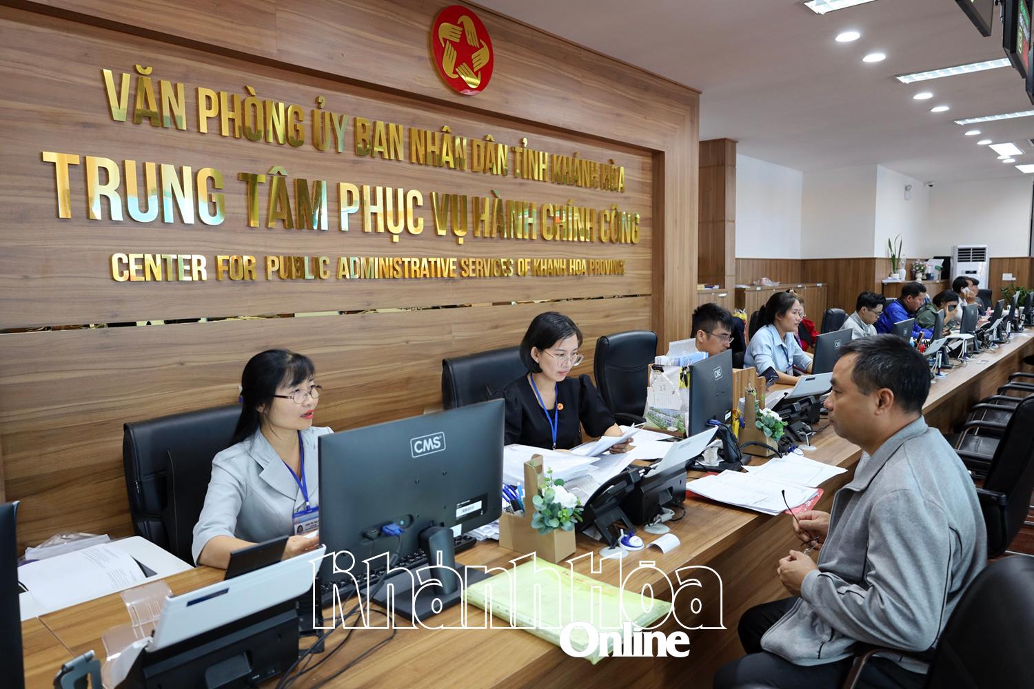 ជ្រុងមួយនៃមជ្ឈមណ្ឌលសេវារដ្ឋបាលសាធារណៈខេត្ត។