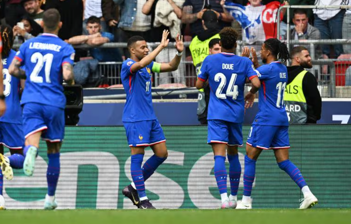 フランスは開催国ドイツを2-0で破り、ネーションズリーグの銅メダルを獲得しました - 写真4。
