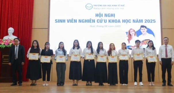 ChatGPT có làm giảm tư duy sáng tạo của sinh viên trong học tập không? - Ảnh 2.