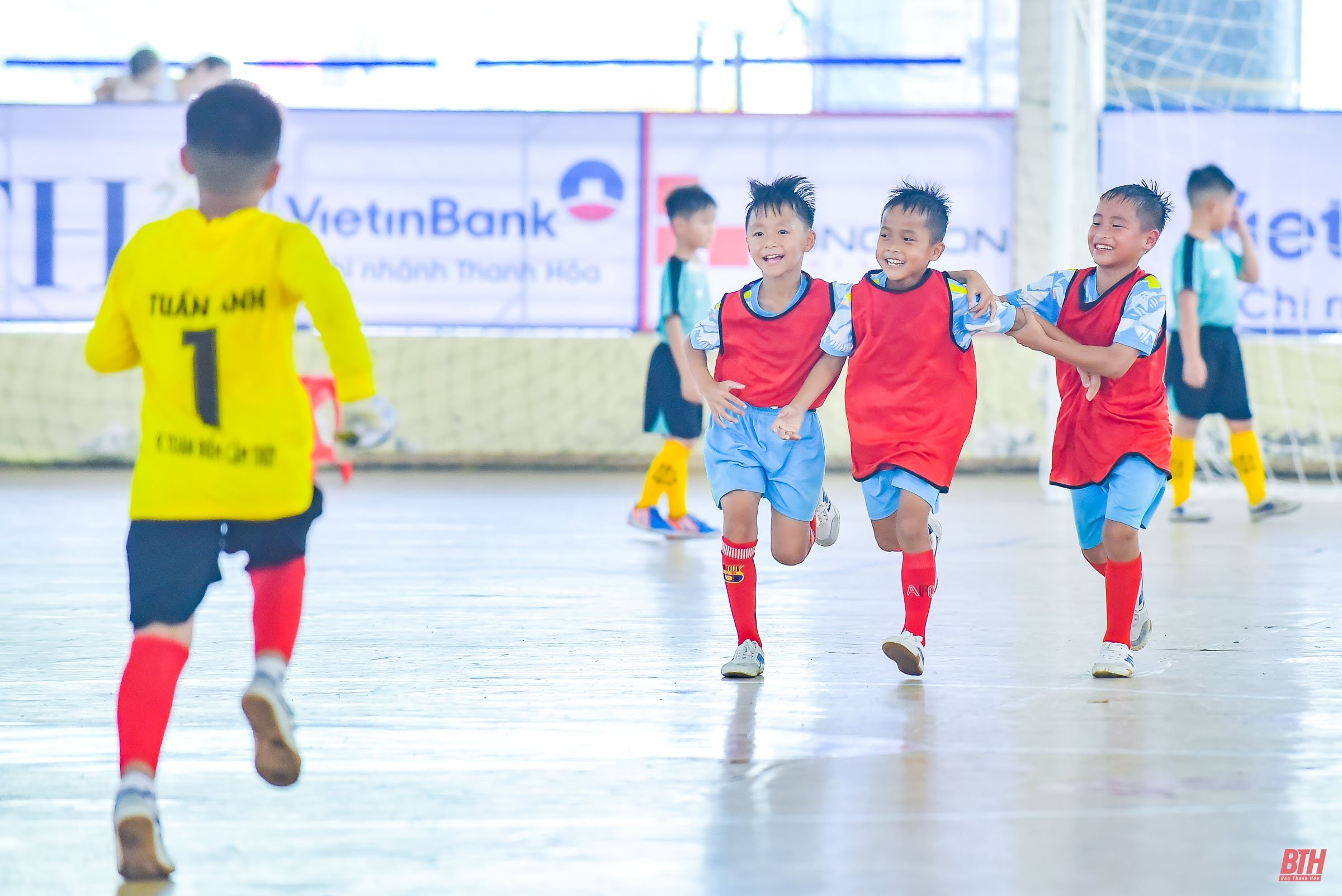 IV Torneo de Fútbol Infantil del Periódico Thanh Hoa: Partido final emocionante para la categoría sub-10