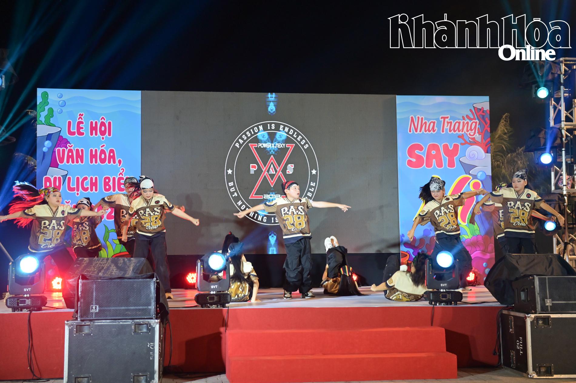 Petits danseurs de l'équipe P.A.S Kid Dance (ville de Tuy Hoa, province de Phu Yen).
