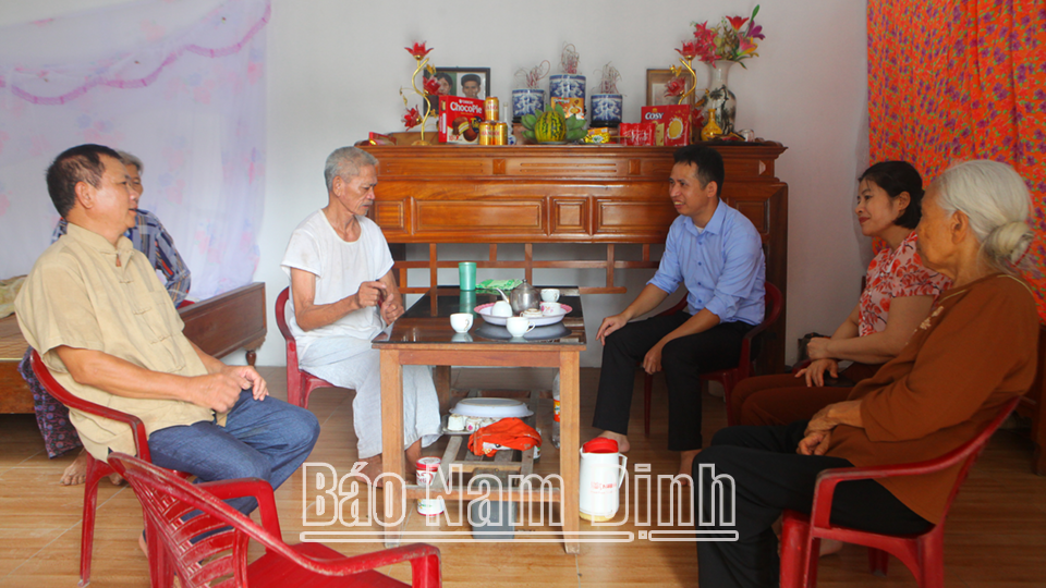 Gia đình ông Hoàng Tam Phương ở thôn Tiền An, xã Yên Khánh trong ngôi nhà mới được xây dựng từ kinh phí hỗ trợ xóa bỏ nhà tạm, nhà dột nát năm 2025.