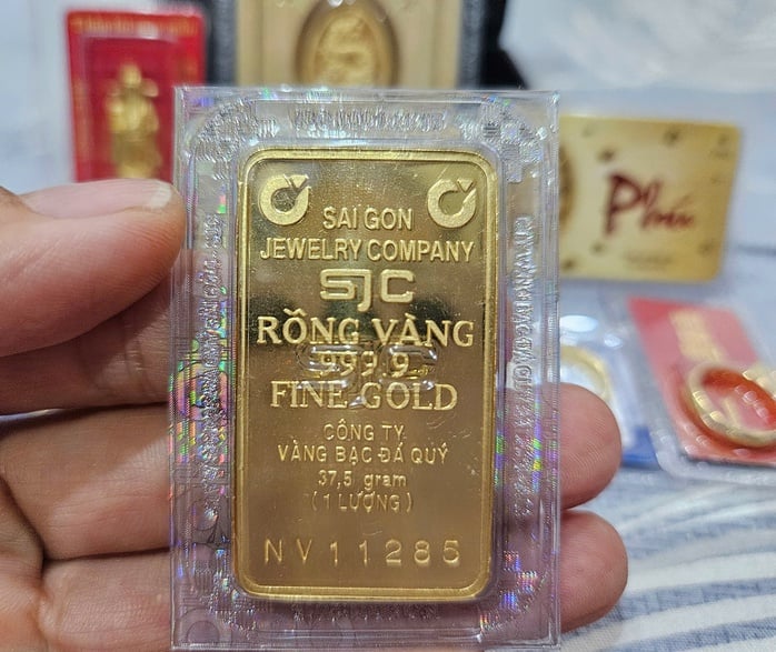 Giá vàng chiều 8-6 “ổn định”, ngân hàng đồng loạt cảnh báo thủ đoạn lừa đảo tinh vi - Ảnh 2.