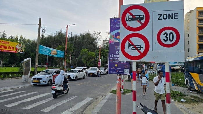 Các doanh nghiệp mong thành phố sớm lắp đặt các biển giới hạn tốc độ 30km/h để xe điện du lịch sớm được hoạt động trở lại