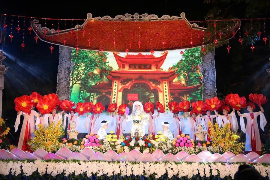 ngh-nhan-u-tu-hoang-gia-nht-biu-din-2-gia-ng-gia-chua-ng-phng-va-gia-chua-ba-ca-phe-ti-inh-hang-kenh-dp-thang-52025.jpg