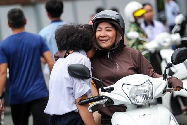 Muôn kiểu phụ huynh an ủi con sau khi thi - Ảnh 2.