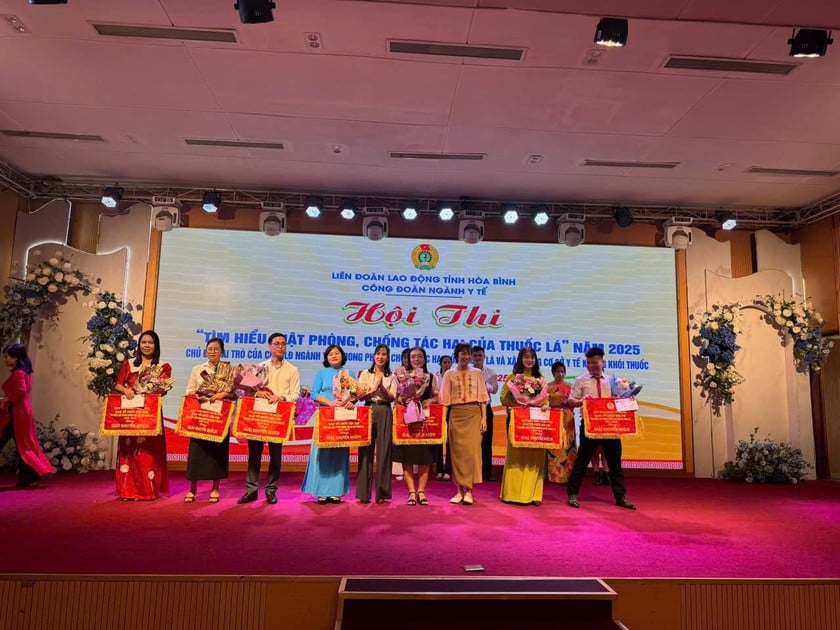 Ban tổ chức trao giải khuyến khích cho 7 đội tham dự hội thi.