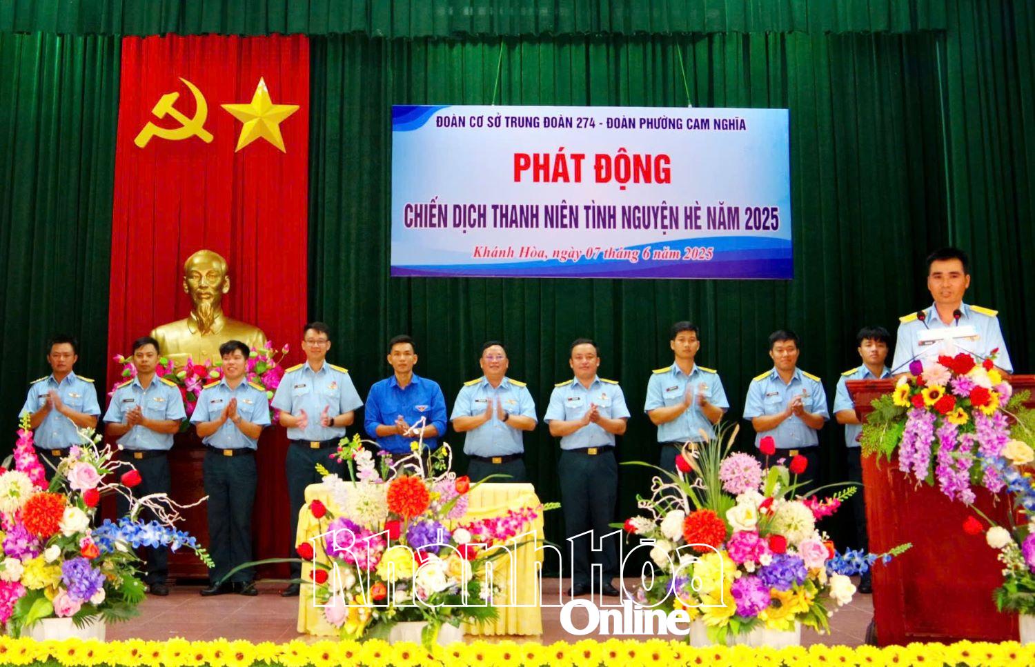 Các đơn vị ký kết thi đua.