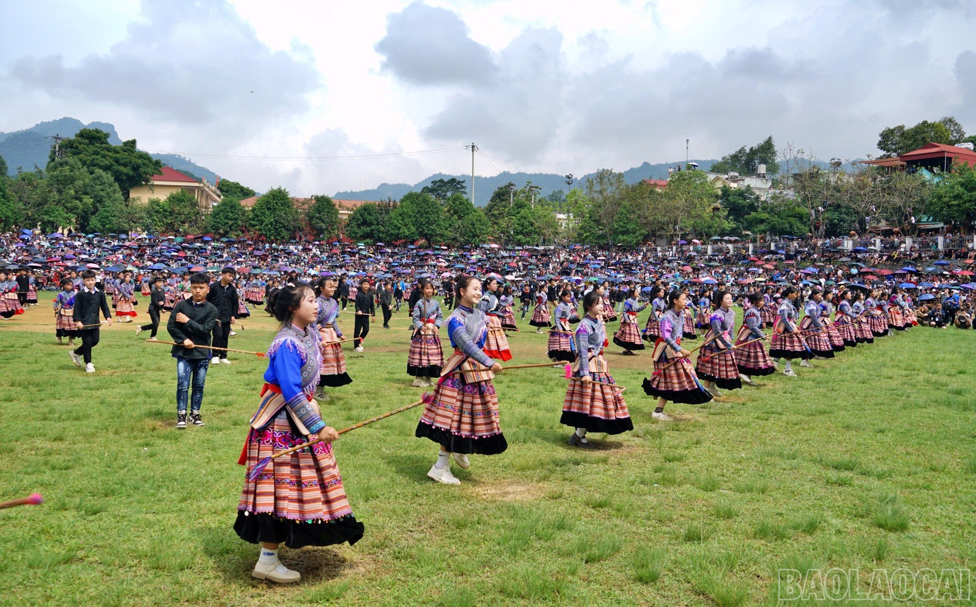 baolaocai-br_dong-nguoi-1.jpg