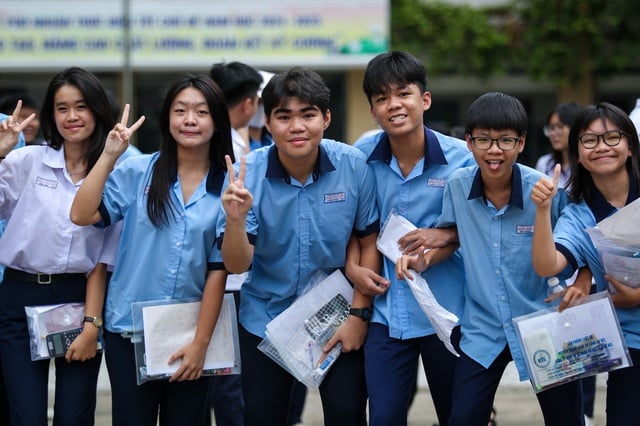 Thi lớp 10 xong, thí sinh TP.HCM quyết không nghỉ ngơi mà tiếp tục... đi học - Ảnh 2.