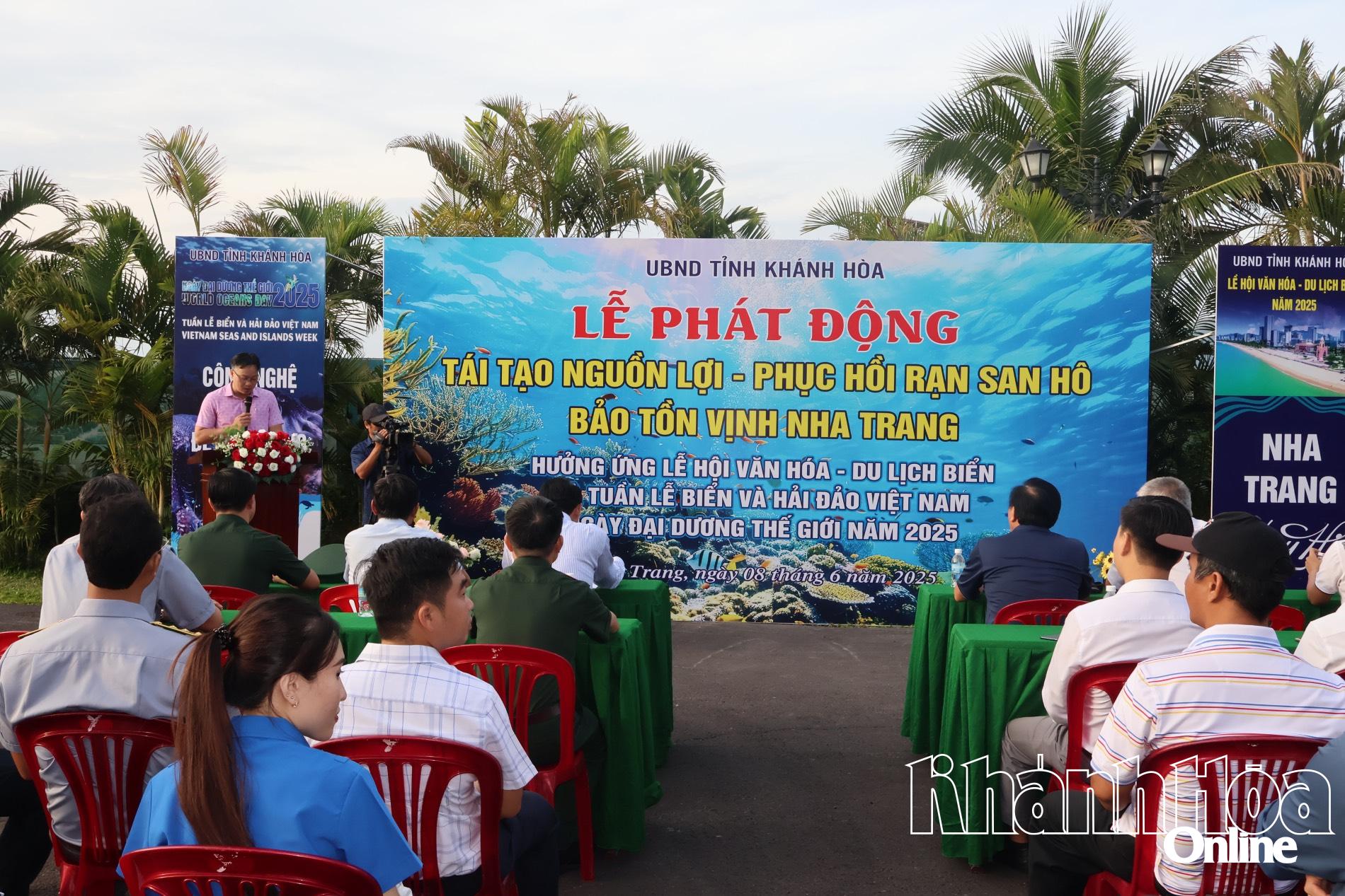 Quang cảnh lễ phát động.