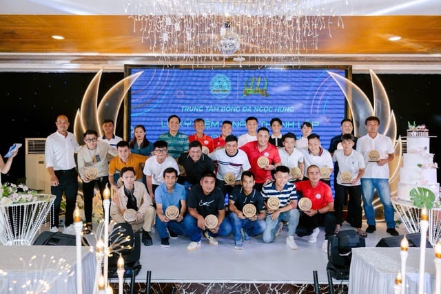 Hơn 1 thập kỷ, cựu cầu thủ Lưu Ngọc Hùng chắp cánh ước mơ cho nhiều tài năng trẻ - Ảnh 3.