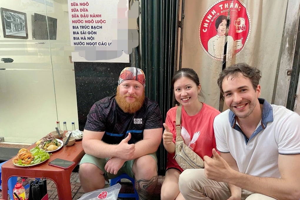Quán phở cuốn Hà Nội được Michelin vinh danh, chủ quán không hề biết vì bận - 1
