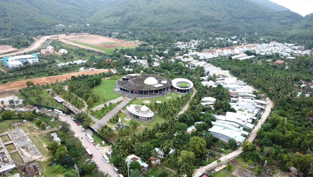 Turning Binh Dinh into a center of semiconductor and artificial intelligence industry - photo 1