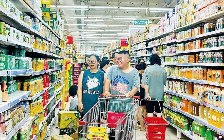 Việc sử dụng đồ uống có đường làm ảnh hưởng tới các khoản chi có ích cho phát triển kinh tế hộ gia đình. Ảnh minh họa