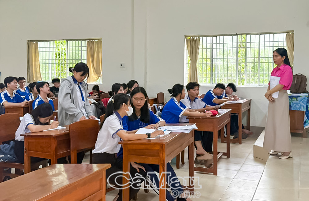 Trao đổi, tương tác trong các giờ ôn luyện là giải pháp giúp học sinh cải thiện và nâng cao kiến thức.