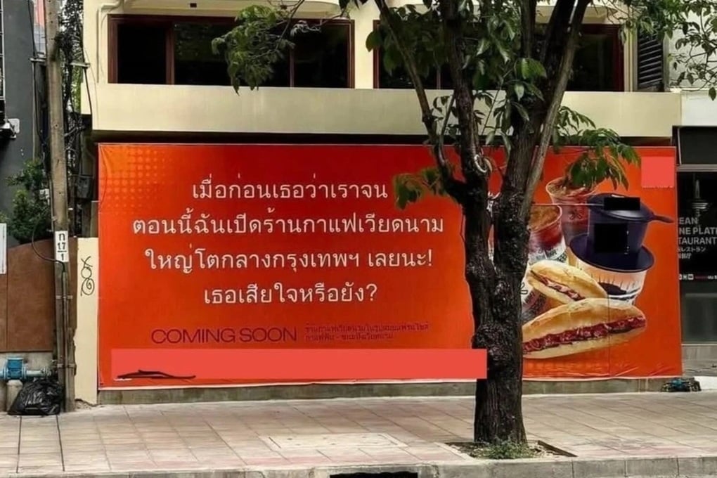 Tấm biển “nội dung lạ” của quán cà phê Việt Nam ở Thái Lan gây tranh cãi - 1