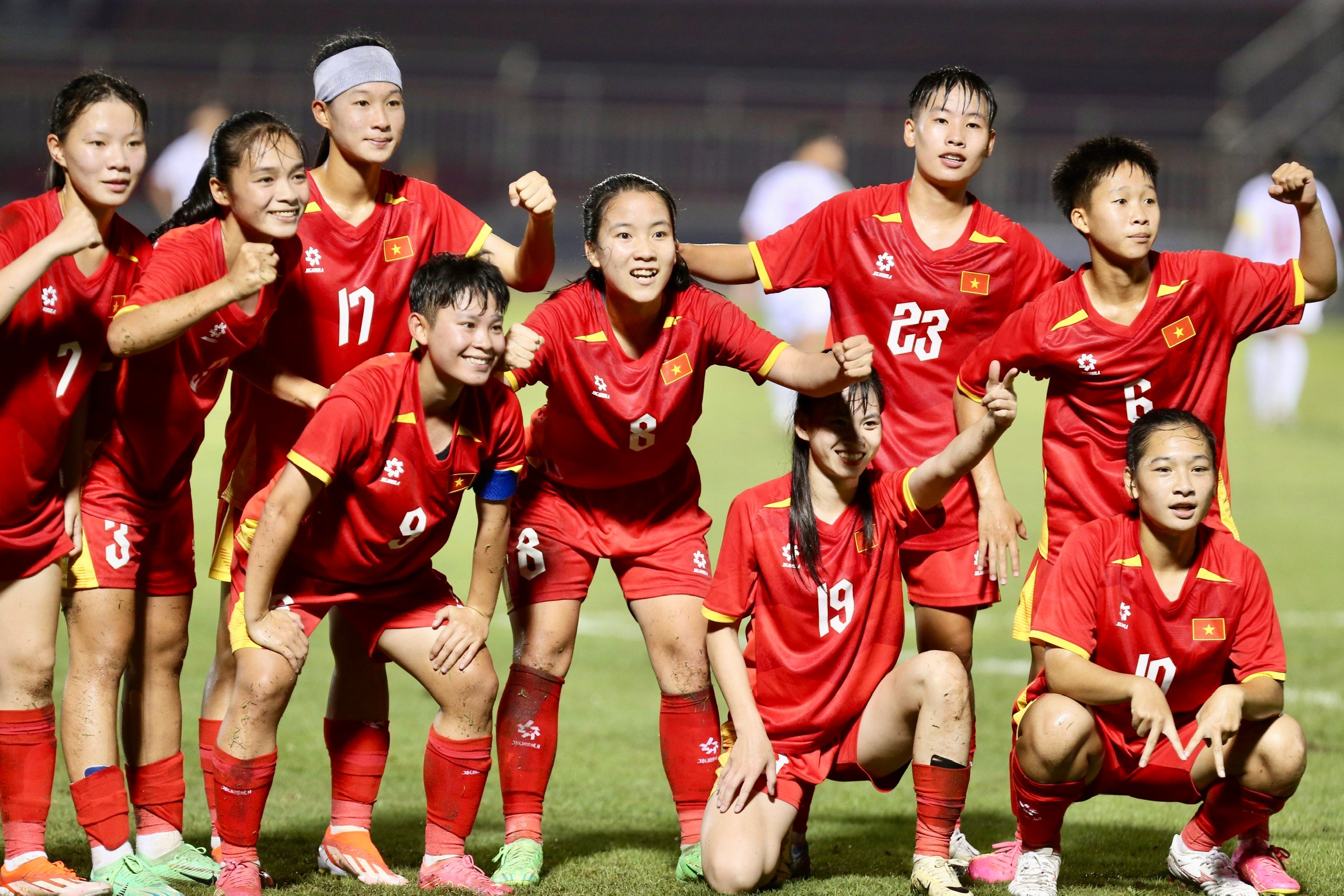 U.19 베트남, 태국 여자 대회에서 압도적인 승리를 거두다: 통녓 경기장에서 펼쳐진 2가지 슈퍼상품 - 사진 1.