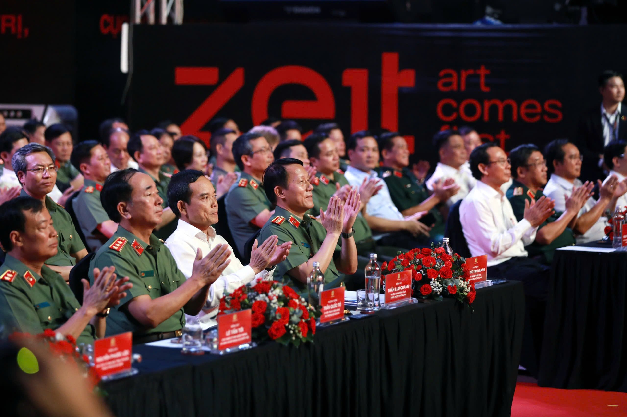 Gala Vinh quang Công an nhân dân Việt Nam ấn tượng ở TP.HCM- Ảnh 6.