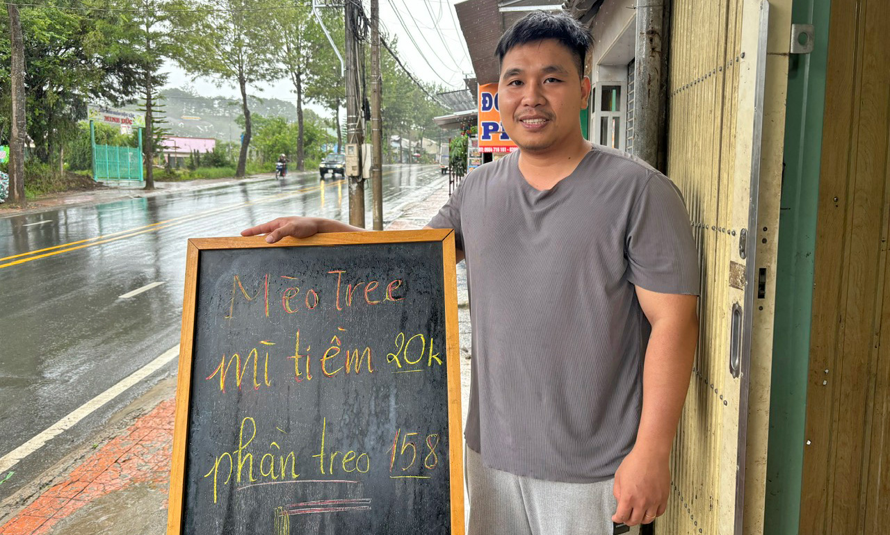 Mr. Nguyen Van Cat Tuong and Meo Tree shop