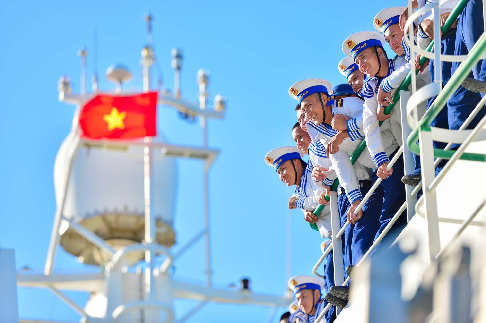 Những hình ảnh ấn tượng về 'Hoàng Sa, Trường Sa - Tổ quốc nơi đầu sóng' - ảnh 8