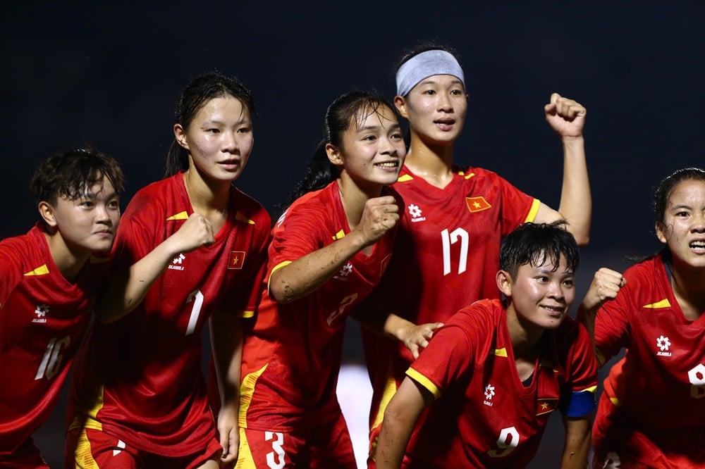 Vietnam U19 women's team won on the opening day of the 2025 Southeast Asian U19 tournament - photo 2