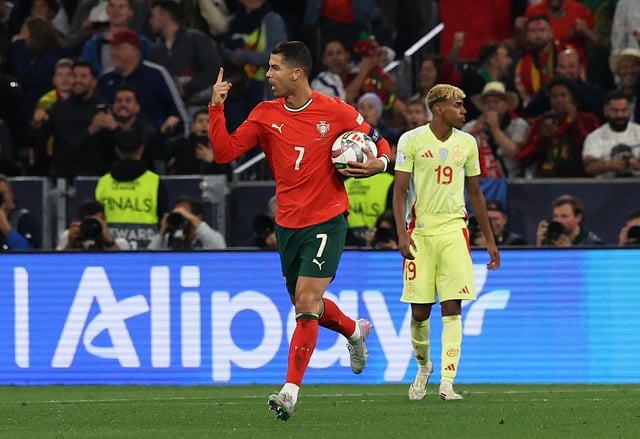 Ronaldo vượt Yamal cùng Bồ Đào Nha vô địch UEFA Nations League  - Ảnh 2.