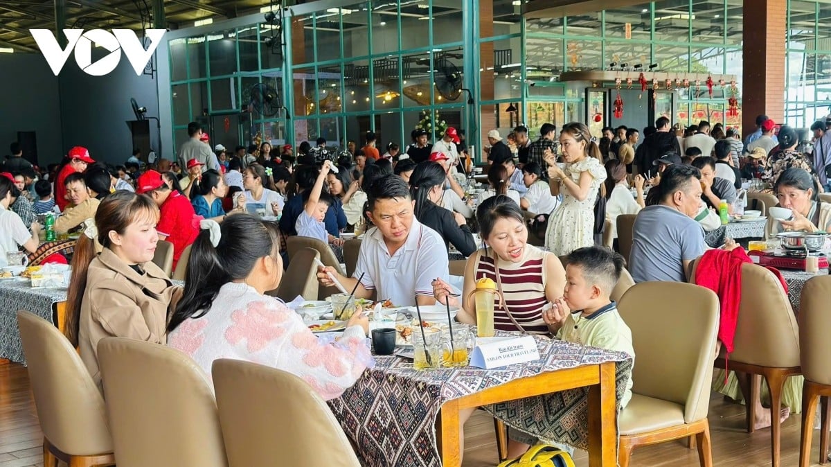 Khách đông nhưng các dịch vụ du lịch đều đảm bảo.