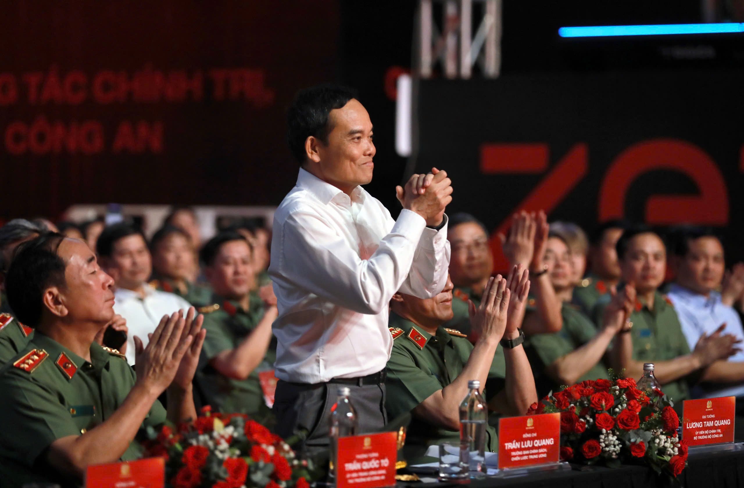 Gala Vinh quang Công an nhân dân Việt Nam ấn tượng ở TP.HCM- Ảnh 2.