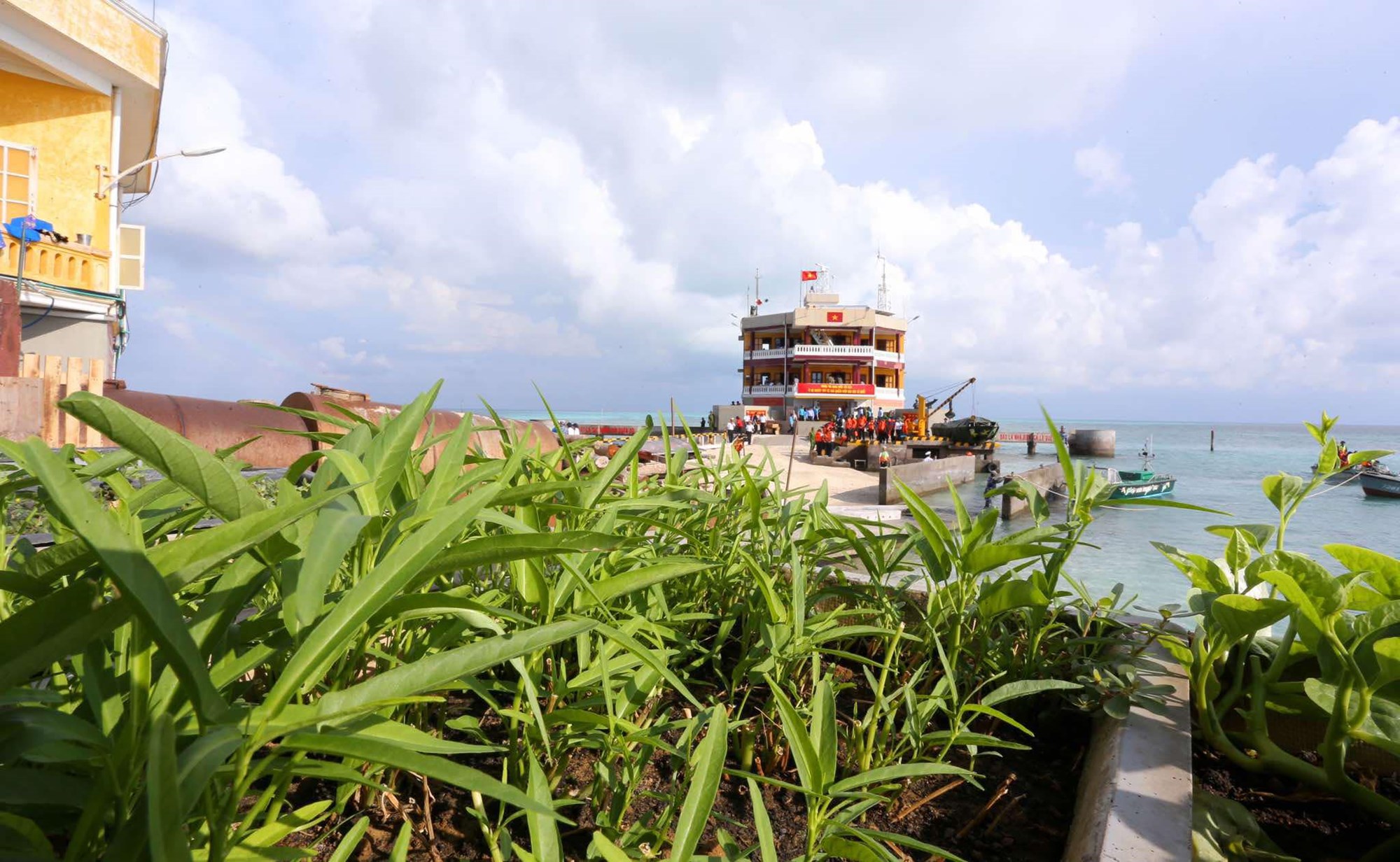 Những hình ảnh ấn tượng về 'Hoàng Sa, Trường Sa - Tổ quốc nơi đầu sóng' - ảnh 10