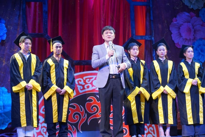 Đạo diễn Quốc Thảo trao cảm xúc mới cho học trò với nhạc kịch 