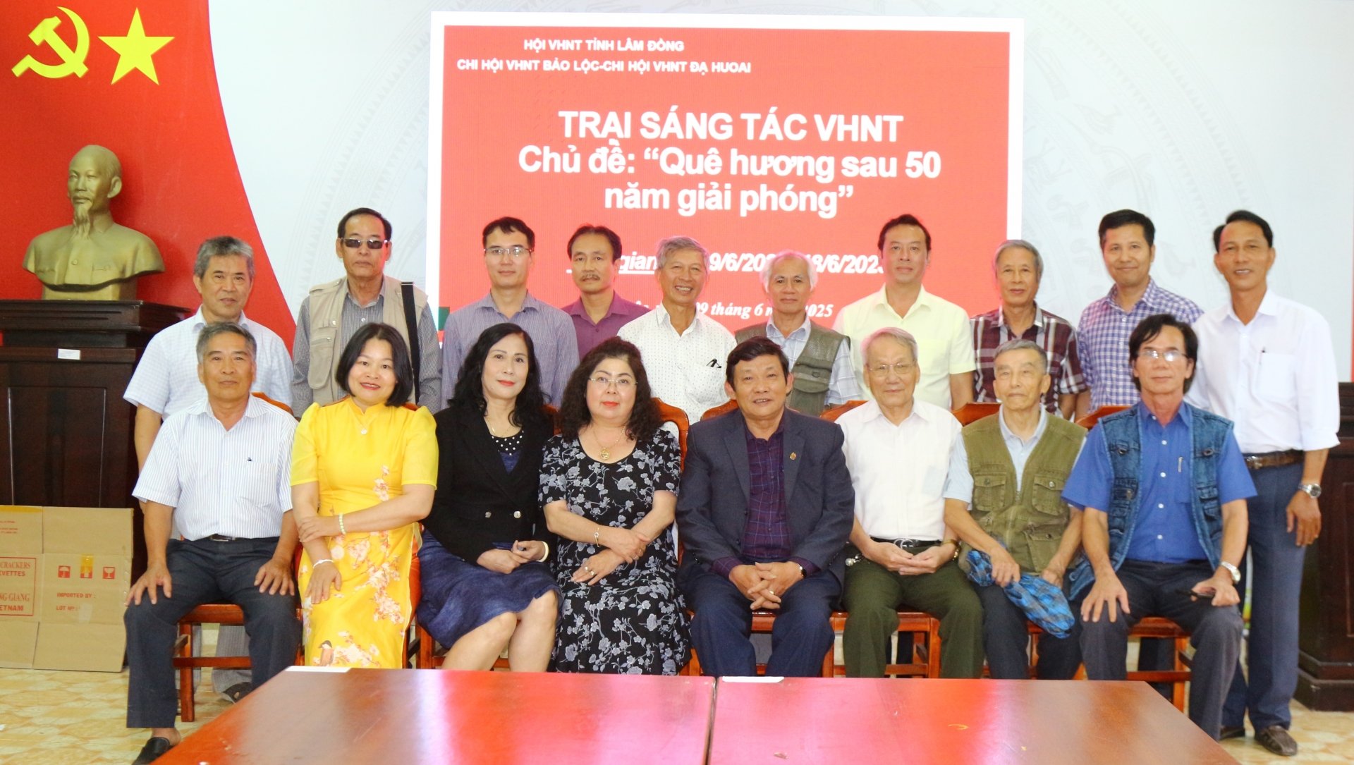 Các trại viên tham gia sáng tác các tác phẩm tại TP Bảo Lộc