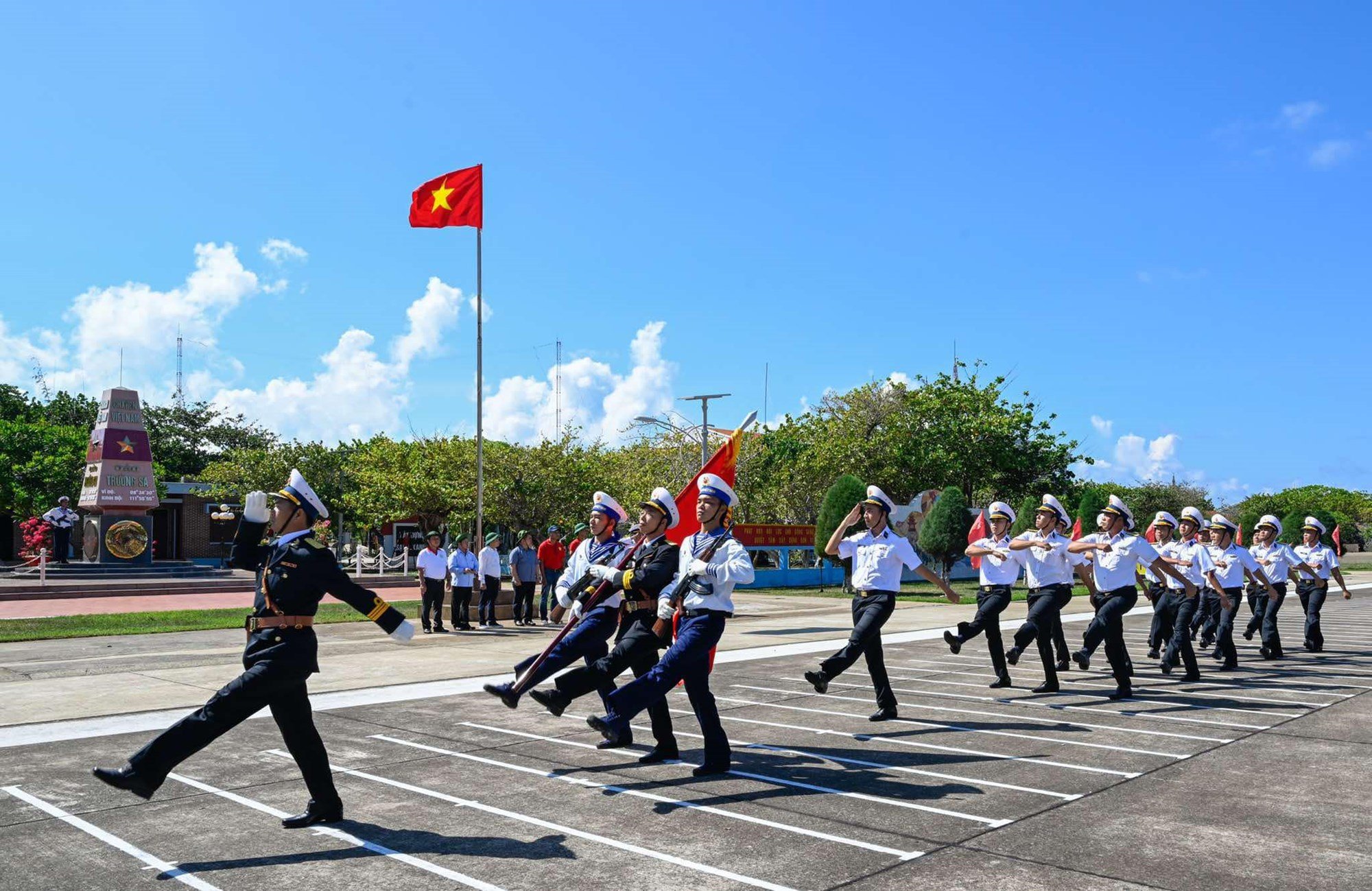 Những hình ảnh ấn tượng về 'Hoàng Sa, Trường Sa - Tổ quốc nơi đầu sóng' - ảnh 6