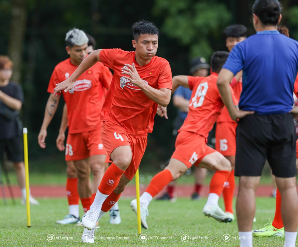 Milieu de terrain Chau Ngoc Quang : Toute l'équipe est prête pour le match contre la Malaisie - photo 2