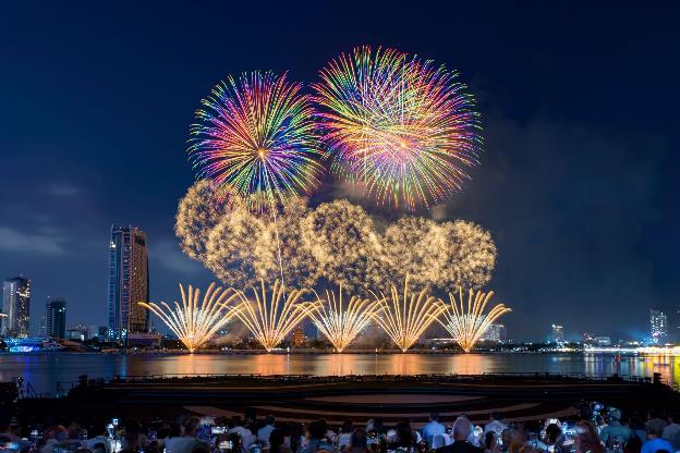 Đêm DIFF 2025 thứ hai: Tân binh pháo hoa Z121 Vina Pyrotech Việt Nam khiến 10.000 khán giả bất ngờ - Ảnh 7.