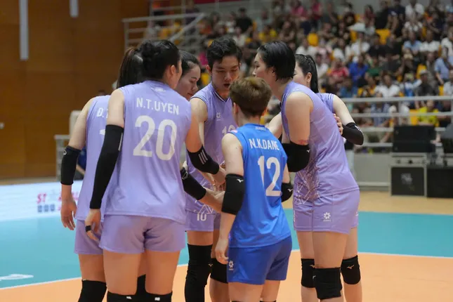 Vietnamese women's volleyball team makes history, enters world top 30 for first time photo 1