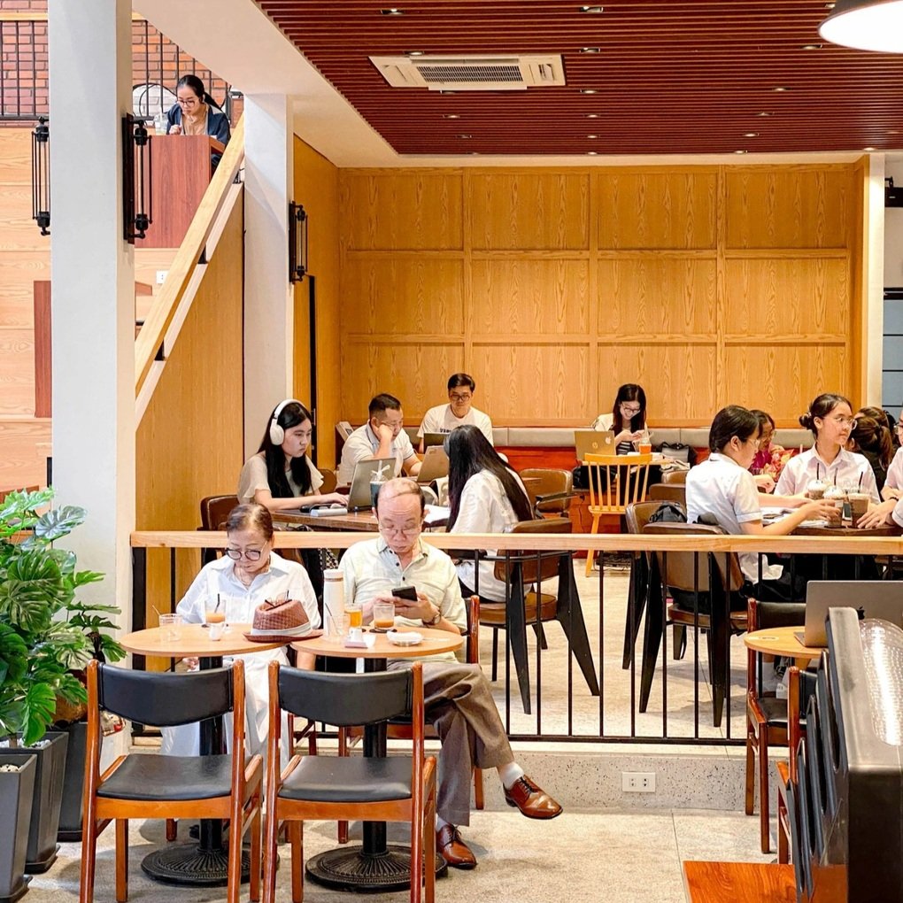 Tấm biển “nội dung lạ” của quán cà phê Việt Nam ở Thái Lan gây tranh cãi - 2