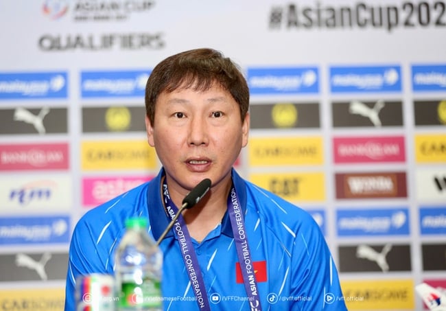 HLV Kim Sang-sik: Tuyển Việt Nam sẽ tạo bất ngờ trước Malaysia- Ảnh 2.