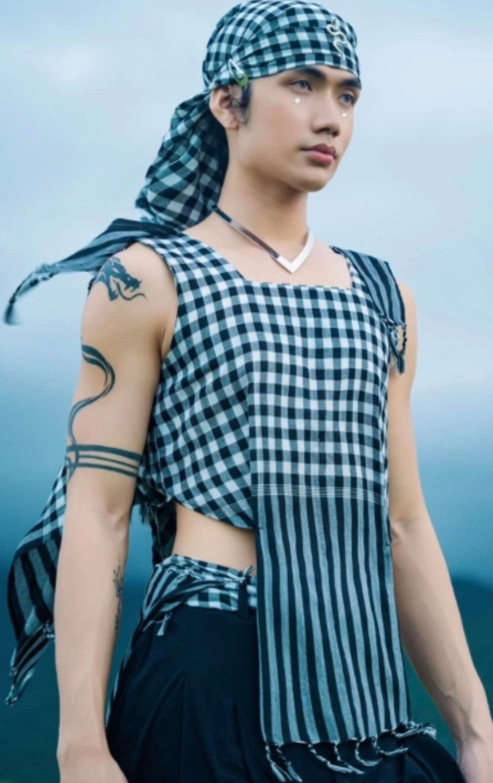 Vietnamesisches Model sorgt mit dem Modestil ihrer Großmutter online für Aufsehen – Foto 4