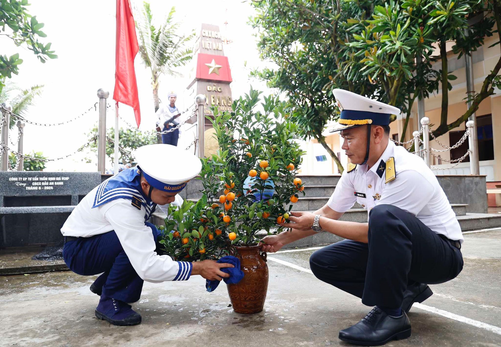 Những hình ảnh ấn tượng về 'Hoàng Sa, Trường Sa - Tổ quốc nơi đầu sóng' - ảnh 15