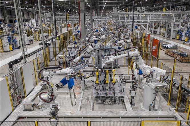 Die Eigenproduktion und der Export von Elektroautos durch VinFast in zahlreiche ausländische Märkte festigen Vietnams Position auf der Weltkarte der Automobilindustrie. Foto: VNA
