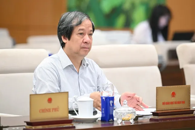 Ministro Nguyen Kim Son: Querer que los salarios de los docentes sean 2 o 3 veces más altos 