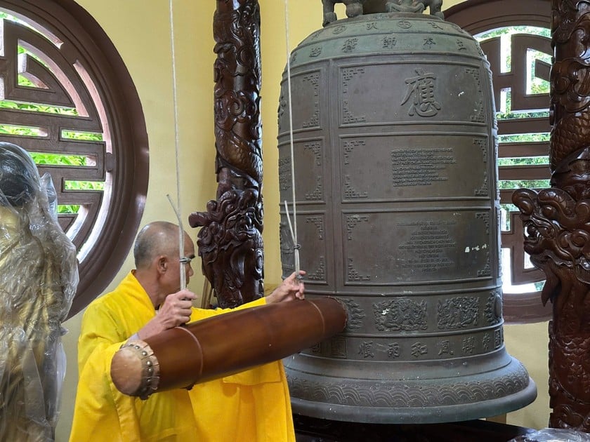 Âm vang tiếng chuông từ Chùa Linh Ứng - Đà Nẵng (Ảnh: QPVN)